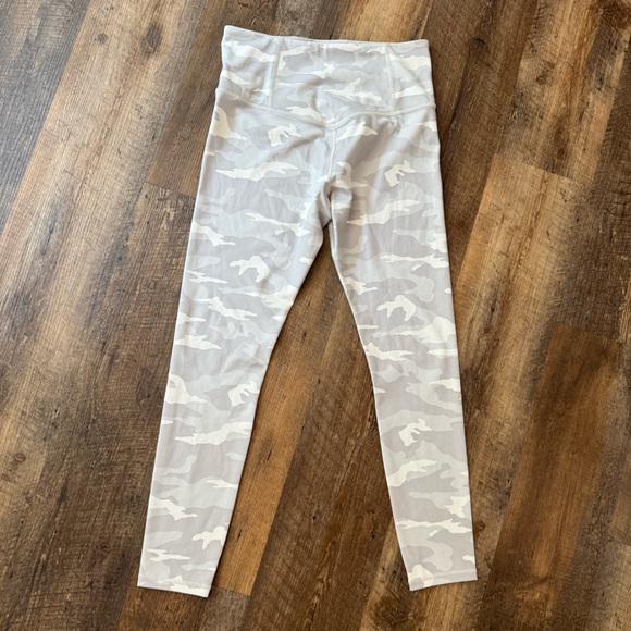 Athleta Elation Gray Camo 7/8 Tight Leggings SZ MED TALL - Picture 7 of 8